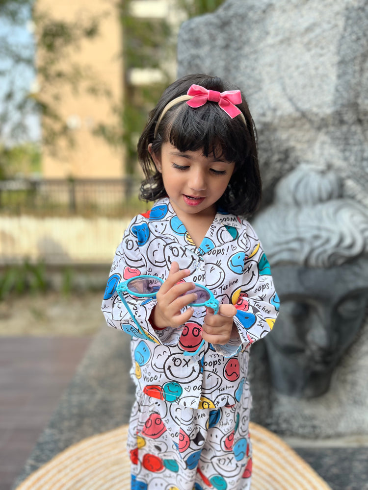 Load image into Gallery viewer, Emoji Kids Colour In Set