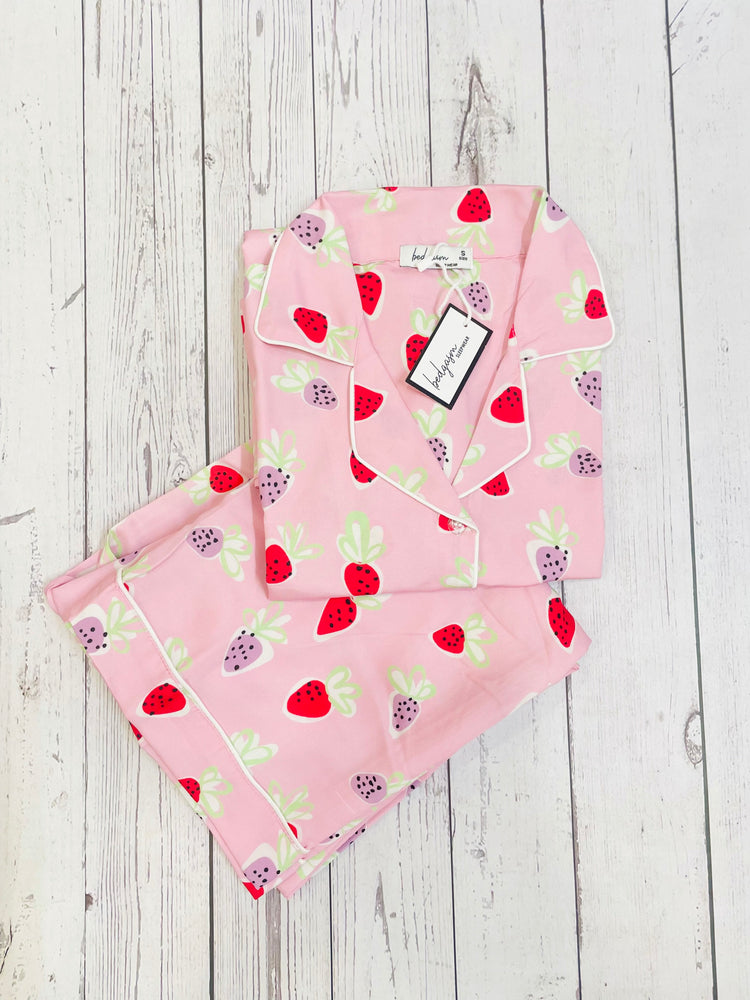 Load image into Gallery viewer, Strawberries Nightwear Set