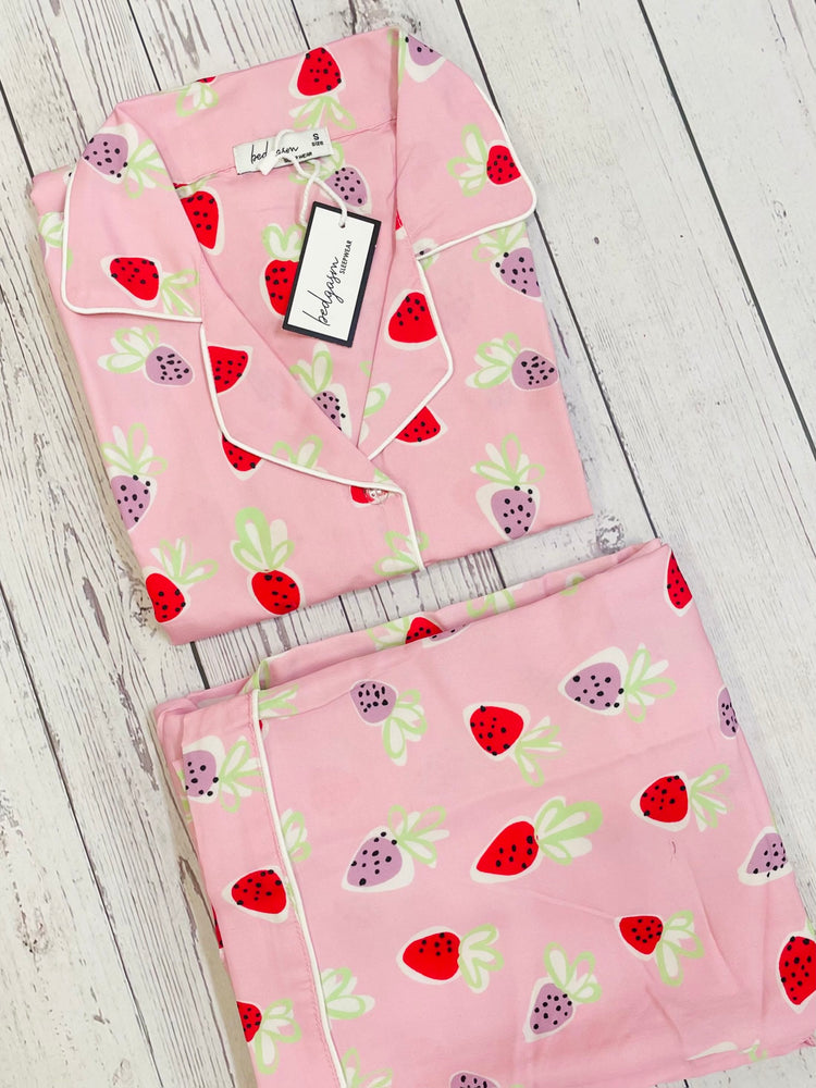 Load image into Gallery viewer, Strawberries Nightwear Set