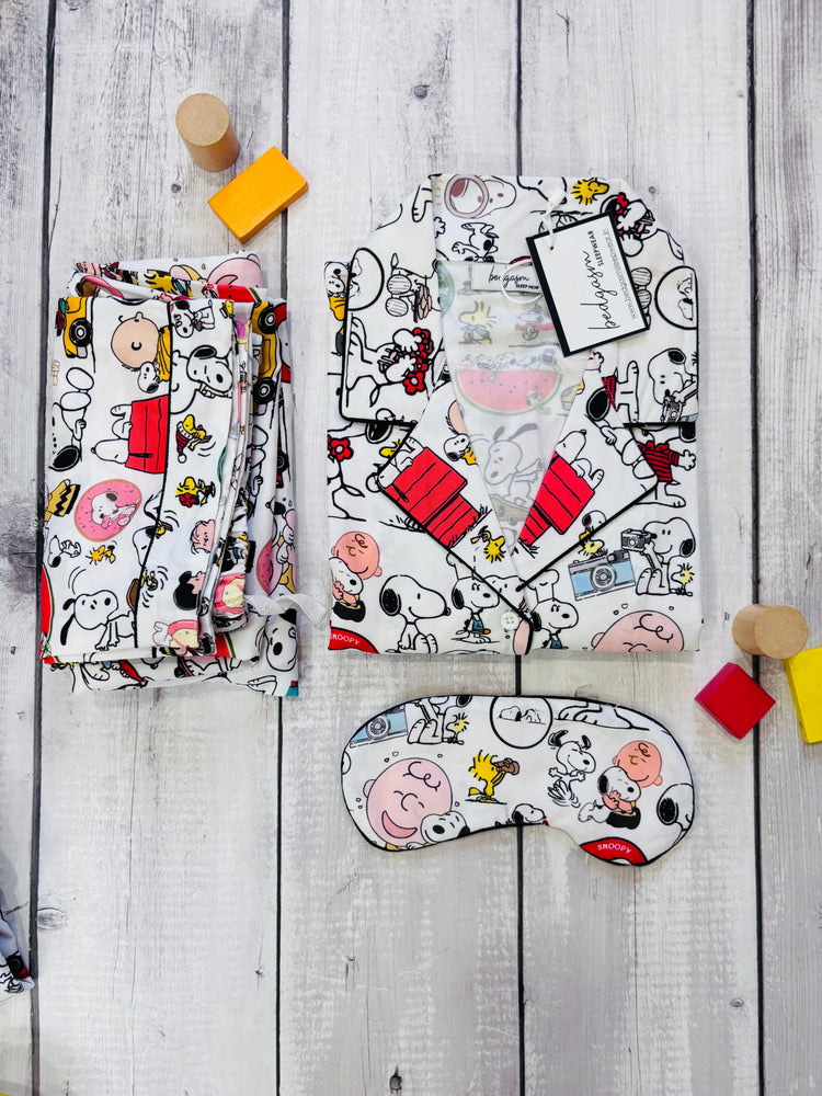 Load image into Gallery viewer, Snoopy’s World Nightwear Set
